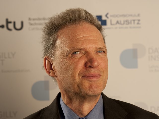 Portraitfoto Prof. Pasternak