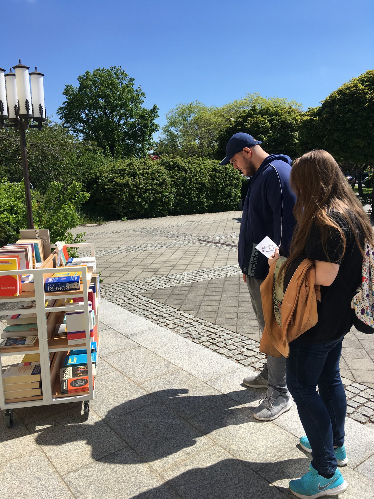 [Translate to Englisch:] Im Rahmen der Veranstaltung  "Offene Hochschultüren am Infotag Studieren an der BTU" präsentierte die Bibliothek ihr Angebot.