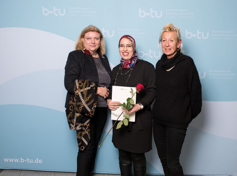 f.l.t.r.: President of the SI Club Christina Balke, Student Zineb Alaoui Selsouli, BTU Cottbus-Senftenberg Barbara Seide-Kutschik 