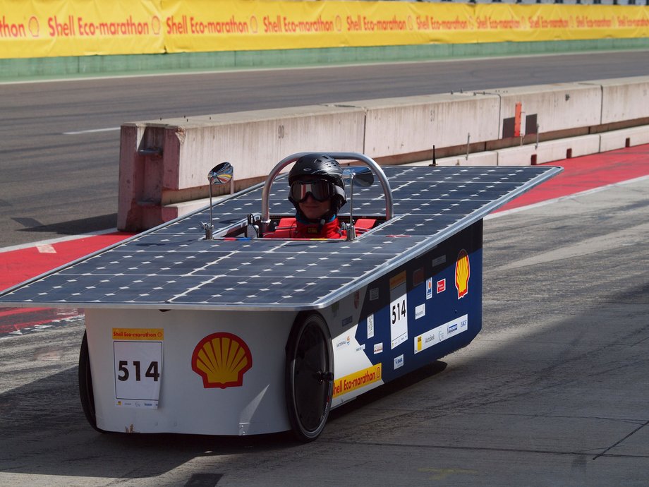 Das erste Solarfahrzeug des Teams (SunCatcher) im Einsatz auf dem Lausitzring.
