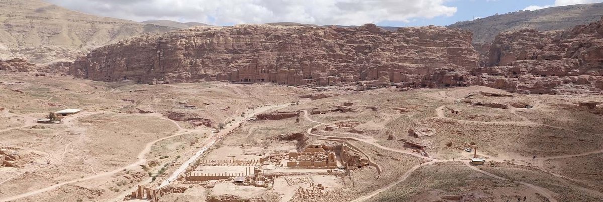 Blick von oben auf die Stadt Petra