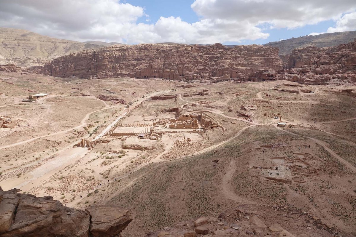 Blick von oben auf die Stadt Petra
