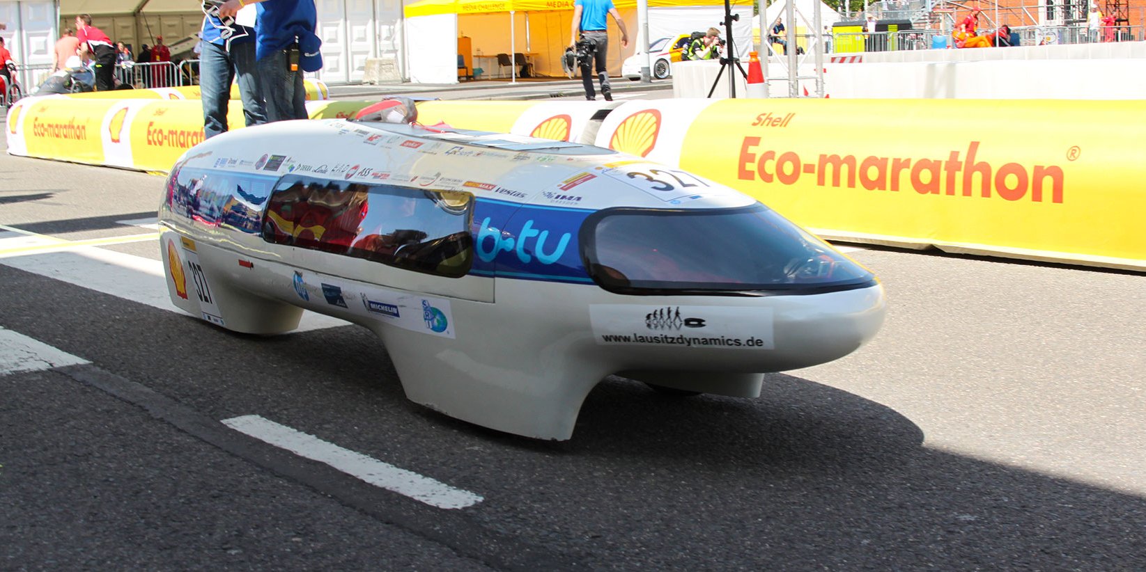 Energiesparmobil LaDy auf der Strecke des Shellecomarathon als Paradebespiel eines studentischen Projekts im Studiengang Maschinenbau