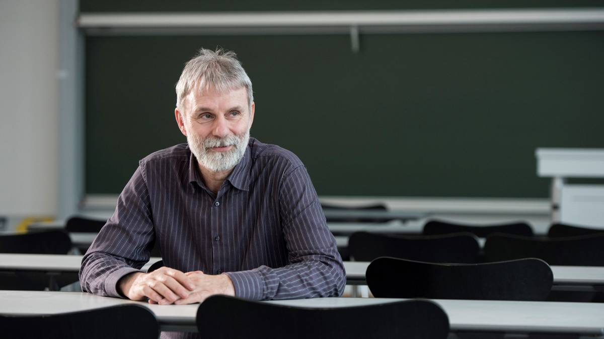 Studiengangsleiter des Orientierungsstudium Prof. Dr.-Ing. Matthias Koziol Prof. Dr.-Ing. Matthias Koziol leitet das Orientierungsstudium