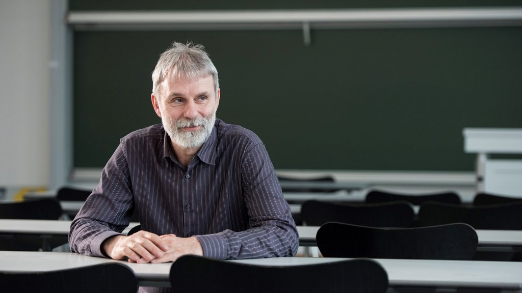 Studiengangsleiter des Orientierungsstudium Prof. Dr.-Ing. Matthias Koziol Prof. Dr.-Ing. Matthias Koziol leitet das Orientierungsstudium