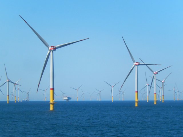 Offshore-Windräder auf dem Meer