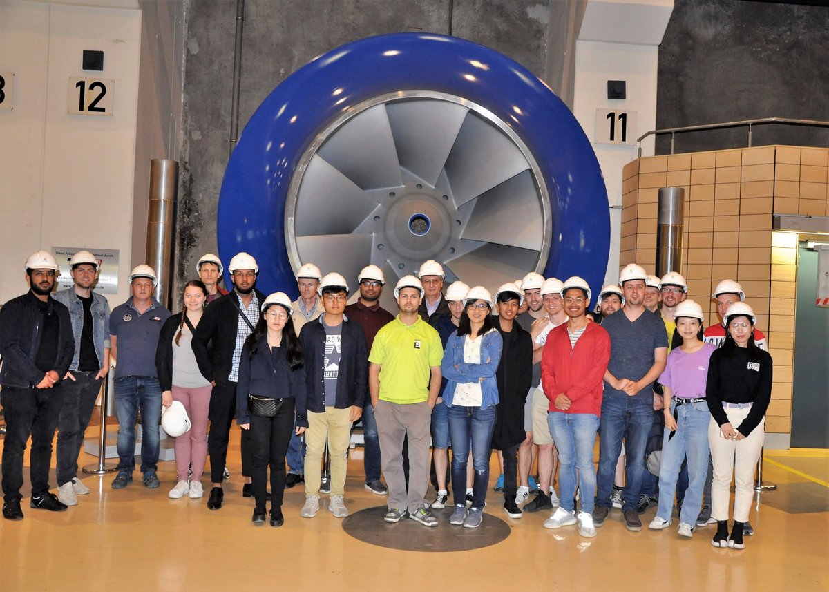 Gruppenfoto der Workshop-Teilnehmenden im Pumpspeicherkraftwerk Goldistha.