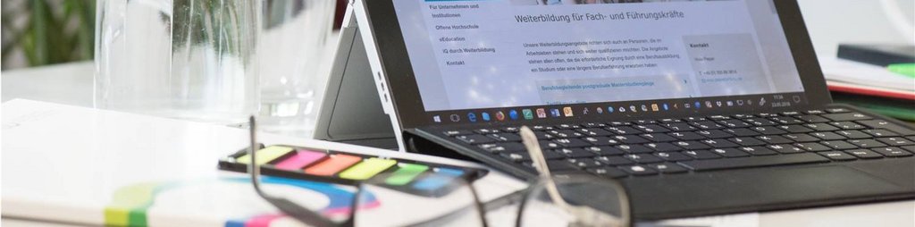 Banner Fach- und Führungskräfte BTU-Beschäftigte bei der Vorstellung von Turbinenrädern