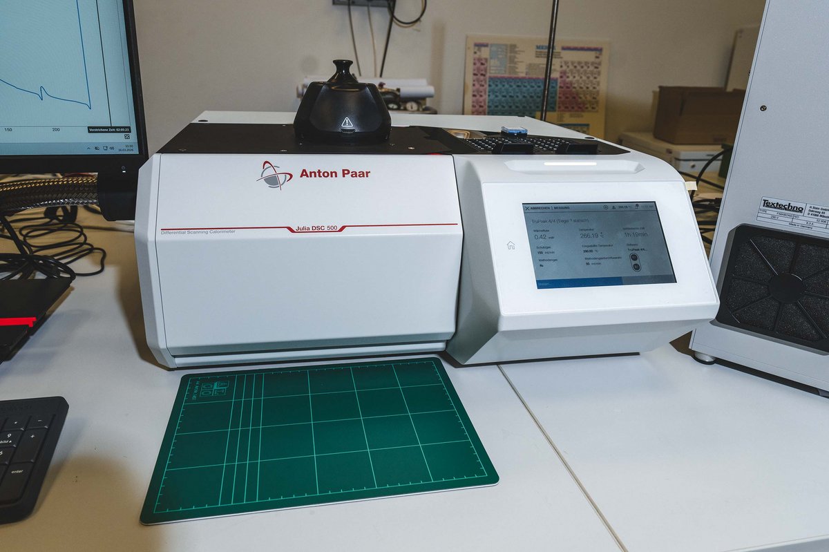 Foto des dynamischen Differenzkalorimeters Julia 500 von Anton Paar