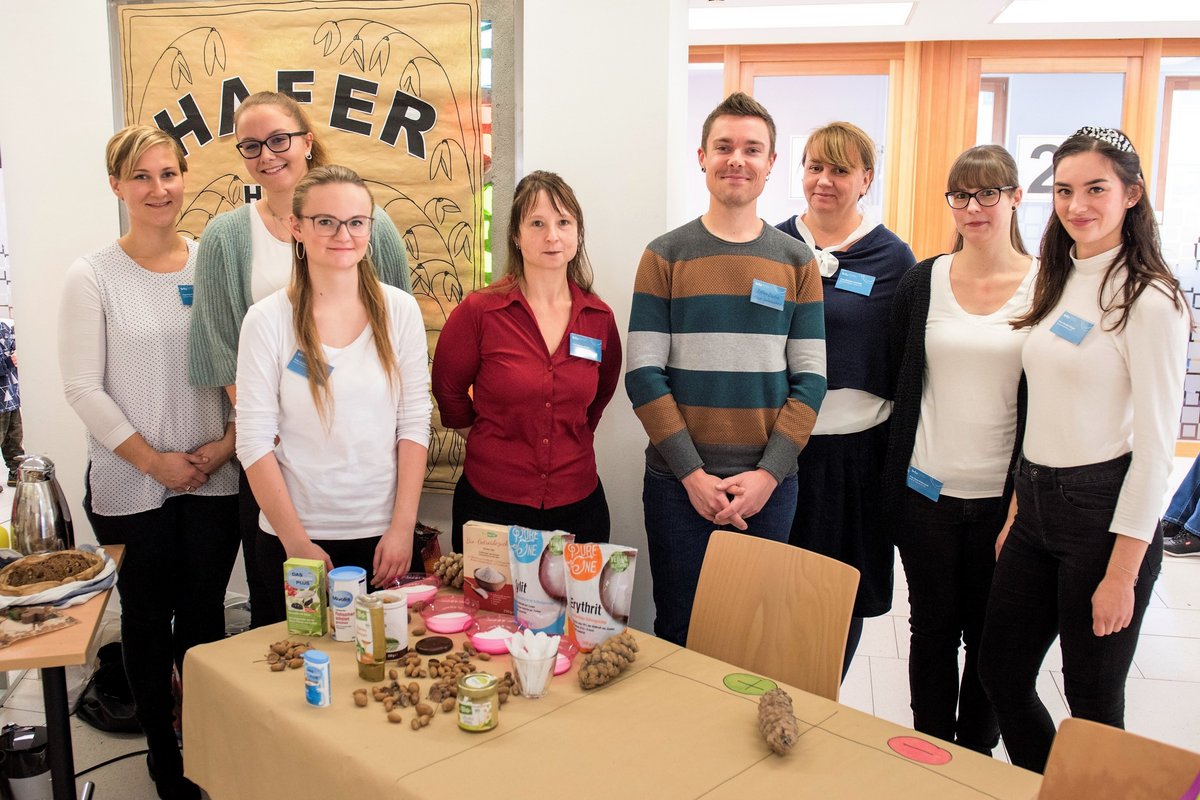 Gruppenfoto der am Markt der Möglichkeiten zum Weltdiabetestag beteiligen Mitarbeiterinnen und Studierenden der BTU.