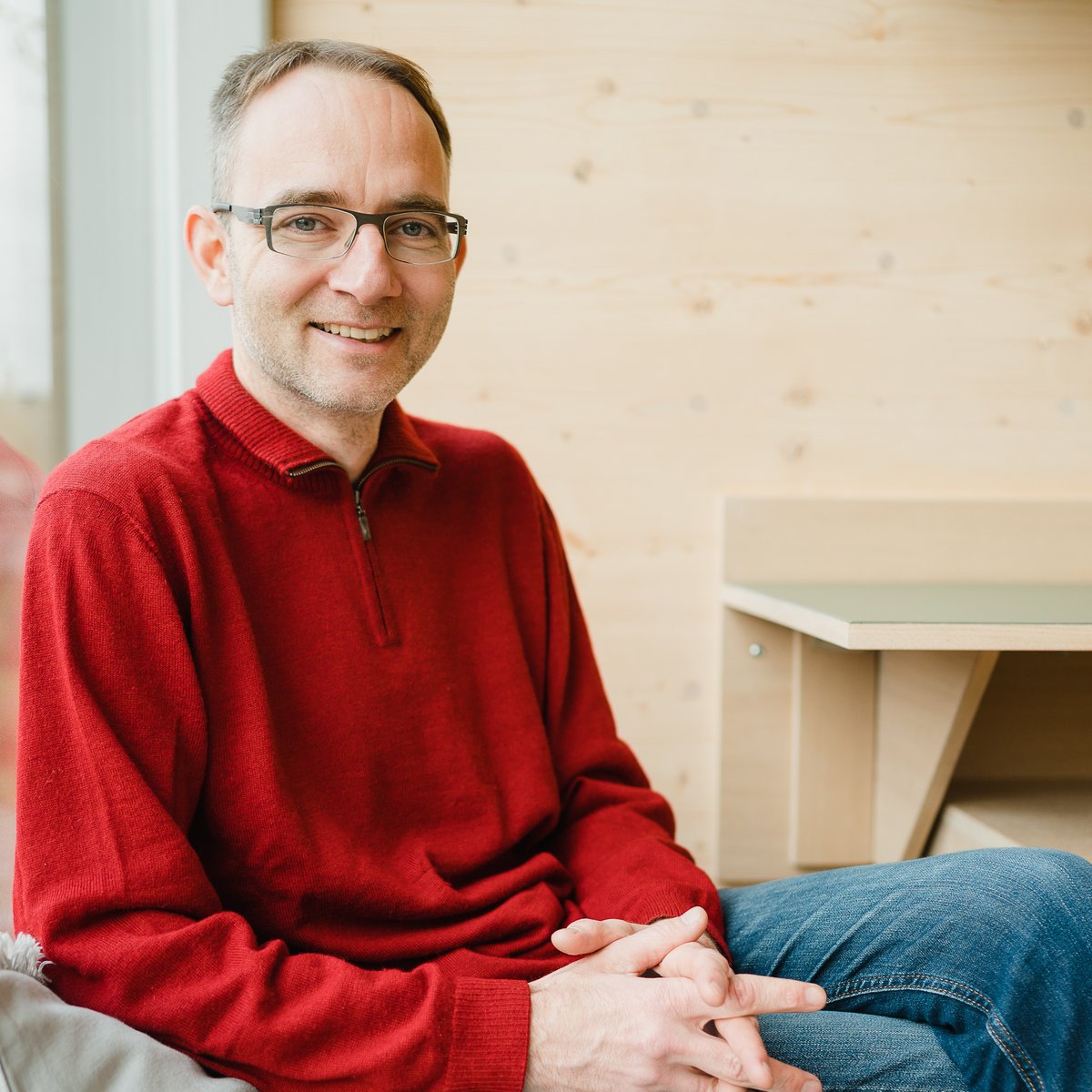 Portraitfoto von Sebastian Zoepp.