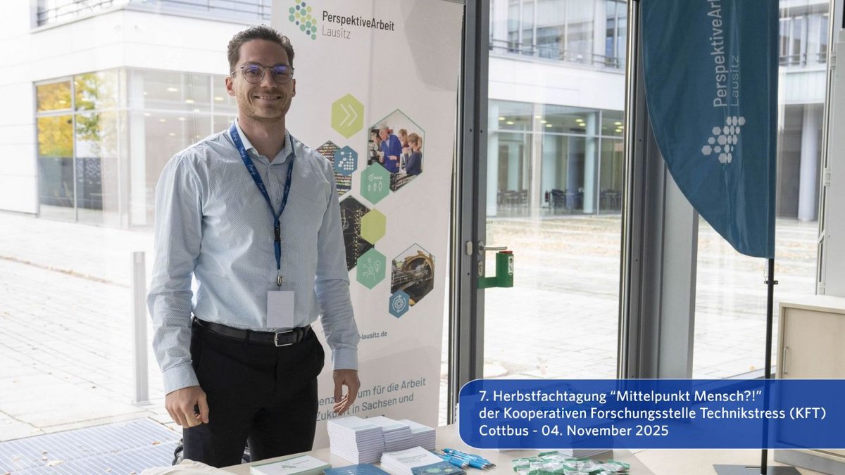 Infostand PerspektiveArbeit Lausitz