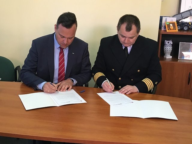 Letter of Intent Unterzeichnung durch PhD. Eng. Master Mariner Wojciech Ślączka (r.) und Prof. Holger Seidlitz