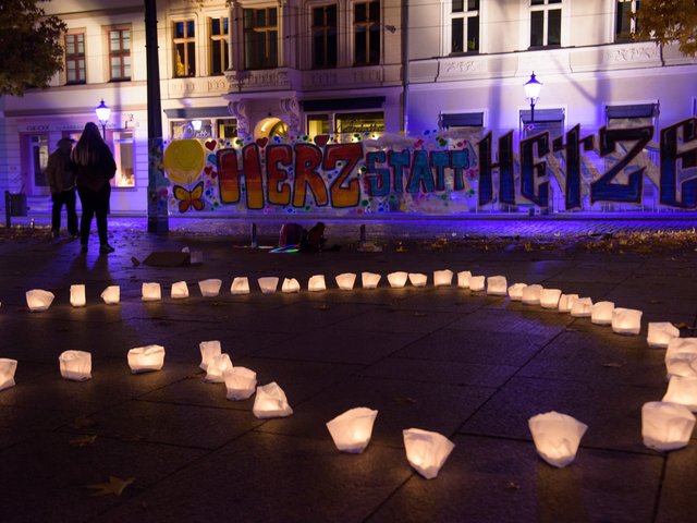 Herz aus Kerzen auf dem Cottbuser Altmarkt
