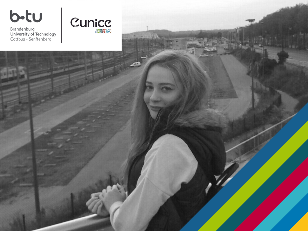 Studentin Melani Dzhanaralieva steht auf einer Brücke mit dem ländlichen Teil der Stadt Mons im Hintergrund