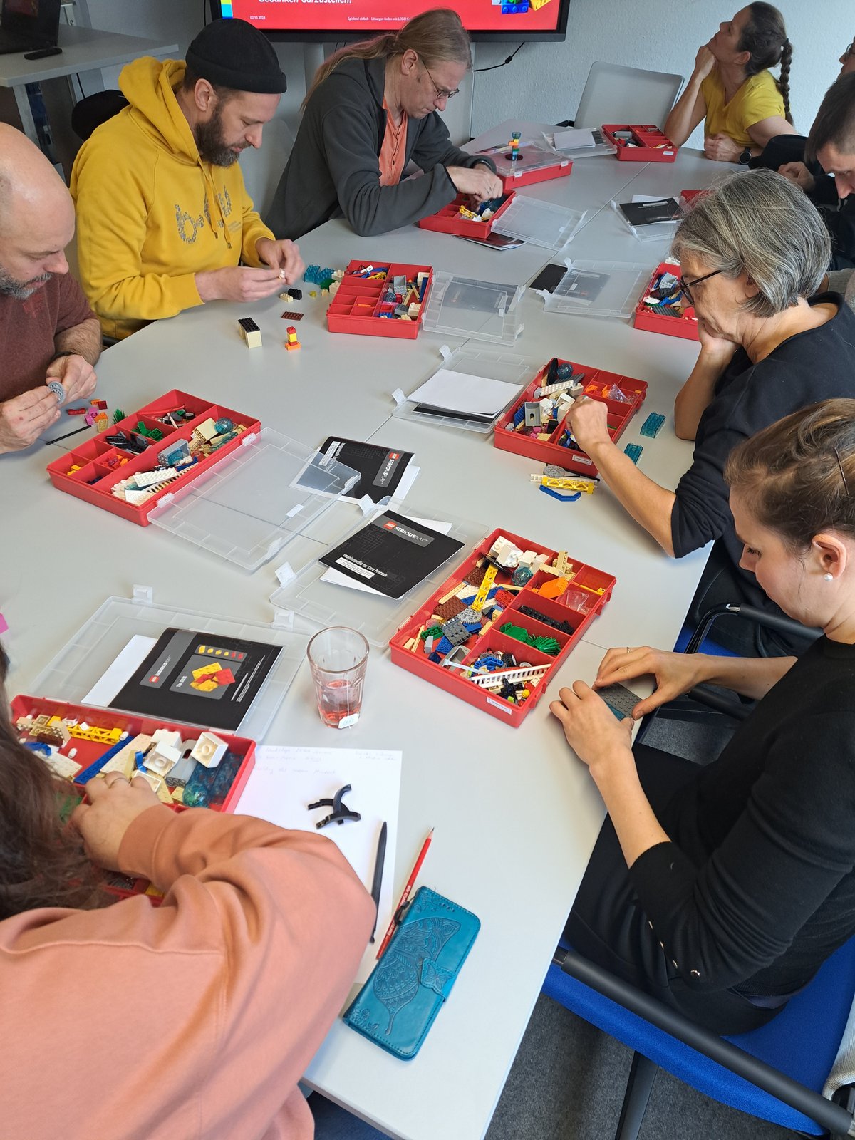 Leute beim Lego Serious Play Workshop