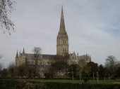 Gesamtansicht der Kathedrale von Salisbury.