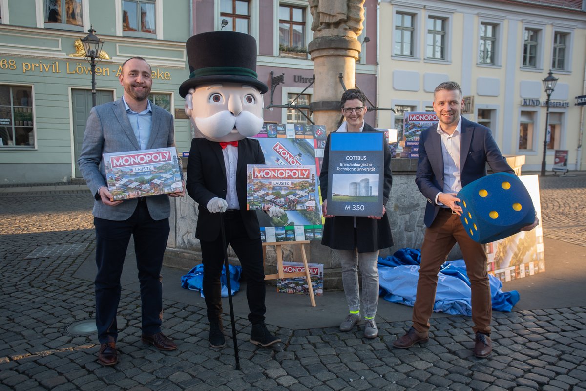 Game presentation in front of the Cottbus city fountain