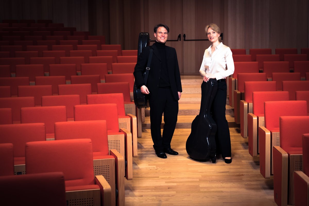 Anne-Kathrin Gerbeth (rechts) neben Bernhard Dolch stehend. Foto: Björn Kadenbach