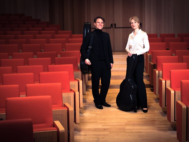 Anne-Kathrin Gerbeth (rechts) neben Bernhard Dolch stehend. Foto: Björn Kadenbach