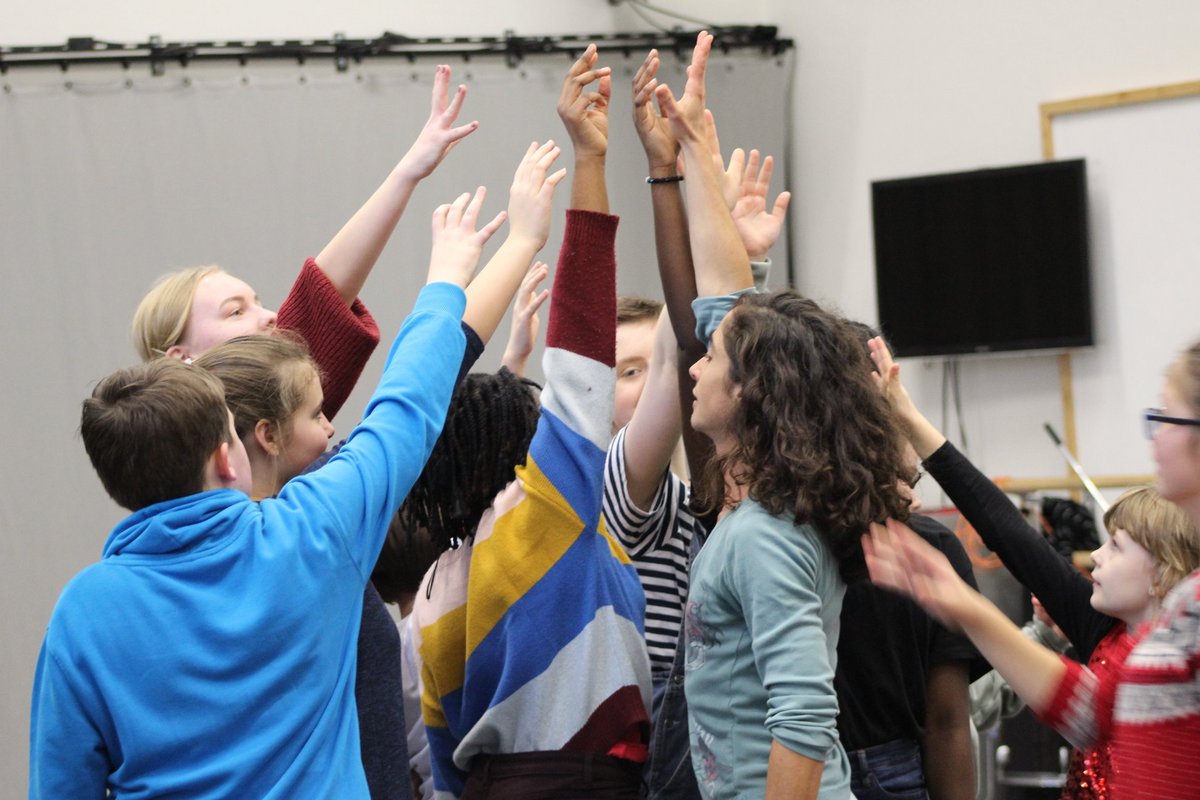 Kinder bei einem Workshop.