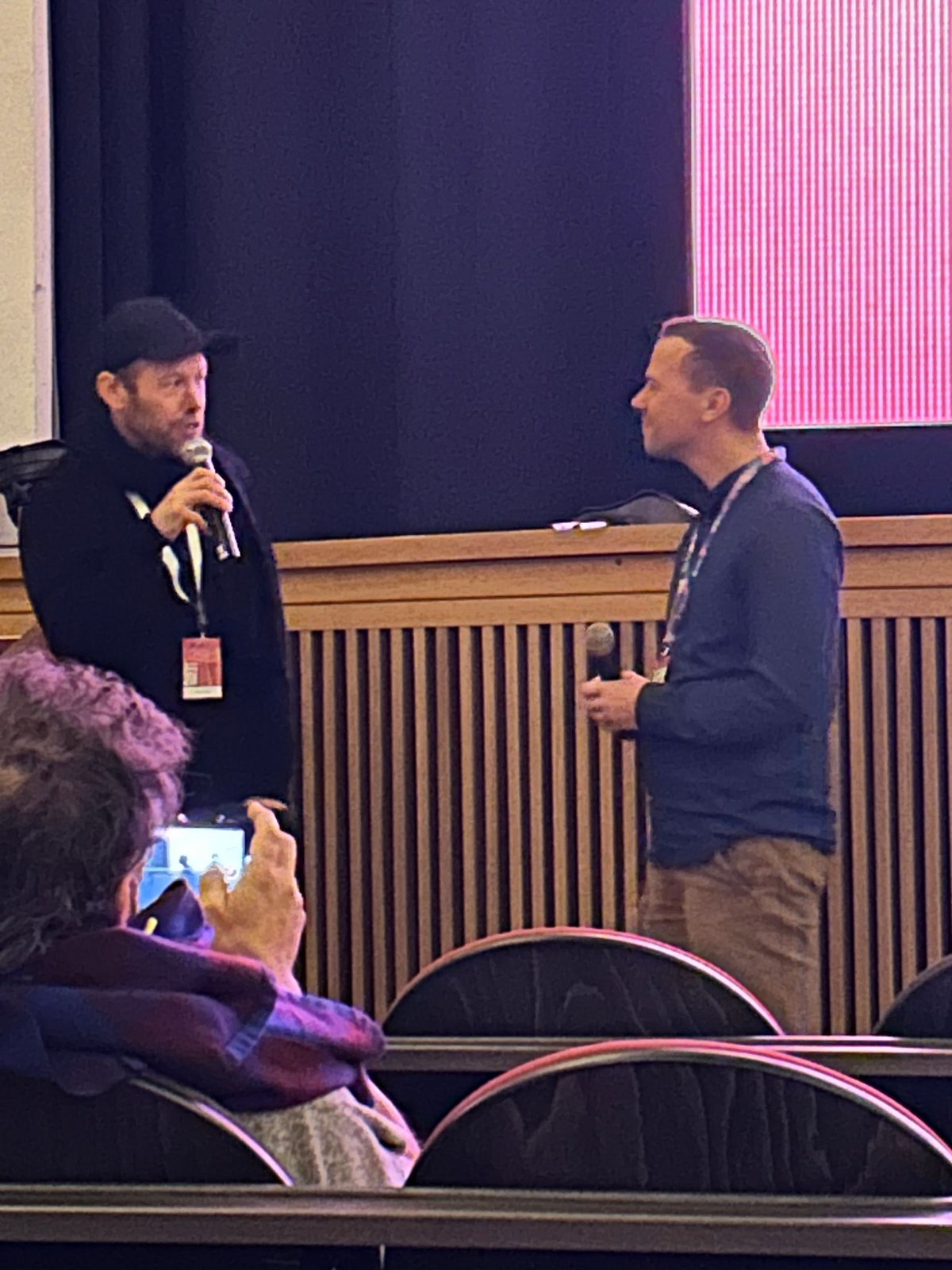 Foto von Kubik und Pernack im Gespräch
