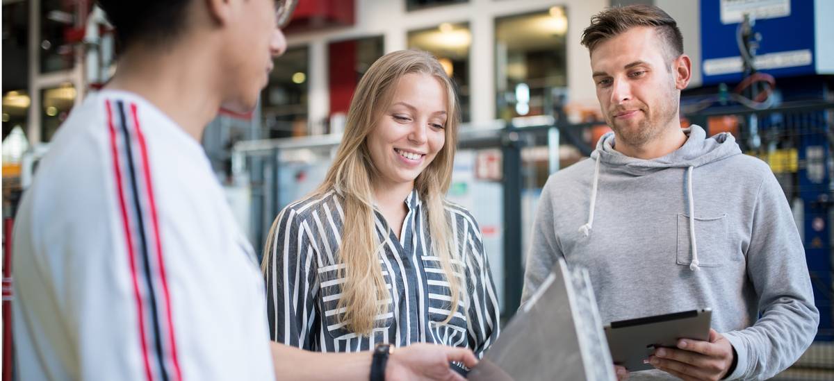 Studierende des universitären Bachelors Wirtschaftsingenieurwesen beim Austausch