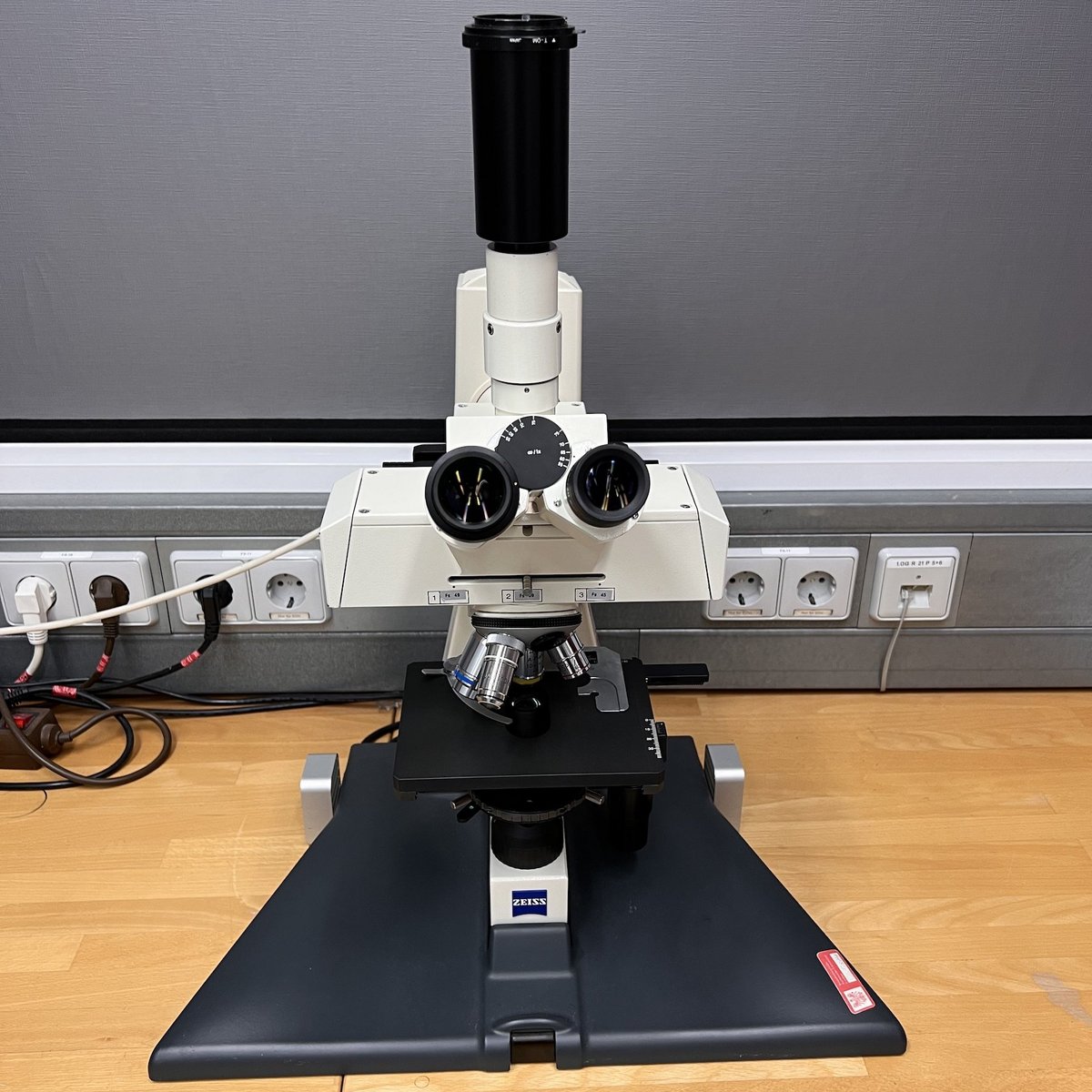 Photo of Zeiss Axiostar plus fluorescence microscope