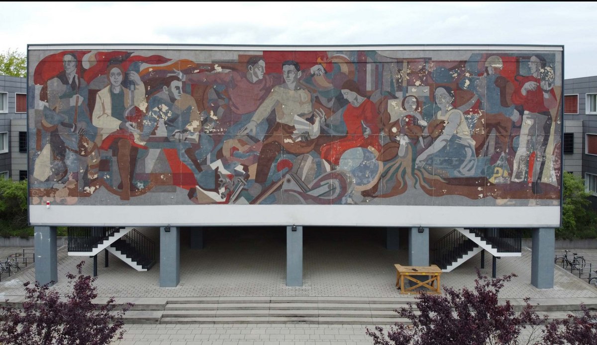 Wandbild „Mensch und Bildung“ auf dem Zentralcampus Cottbus der BTU.