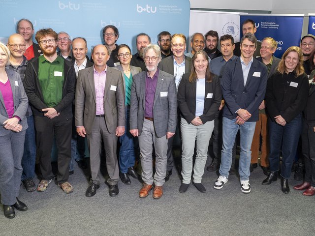 Die Teilnehmer*innen des "2. Workshops zur Identifizierung von Kooperationspotentialen entlang des Innovationskorridors Berlin – Berlin-Adlershof – Cottbus". Foto: BTU, Ralf Schuster.