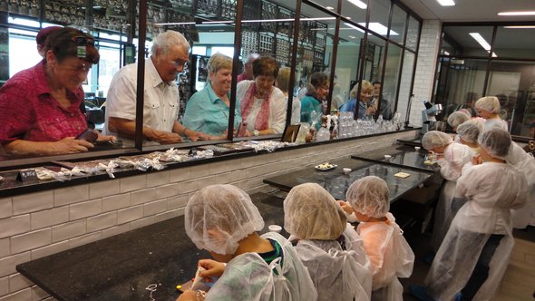 Studenten in Aktion-Fahrt ins Blaue zur Schokoladenfabrik nach Hornow