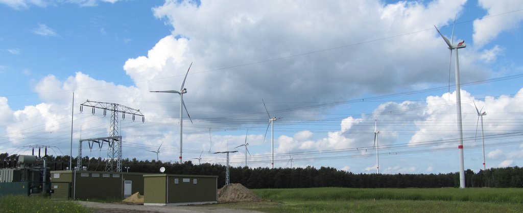 Integration_ele.Erzeuger.jpg Integration von Erneuerbaren Energien in die Verteil- und Übertragungsnetze in Deutschland.