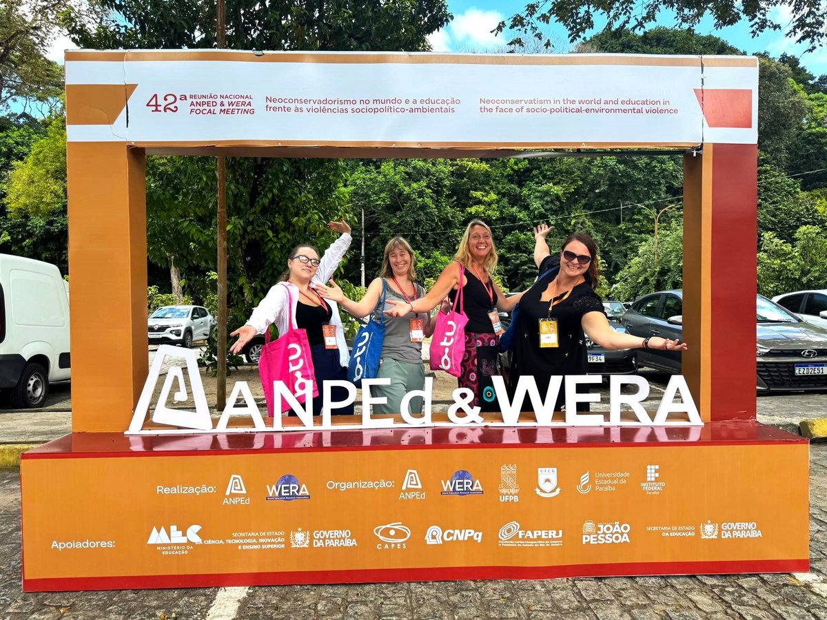 The GrAl Graduate College team in front of the WERA frame.