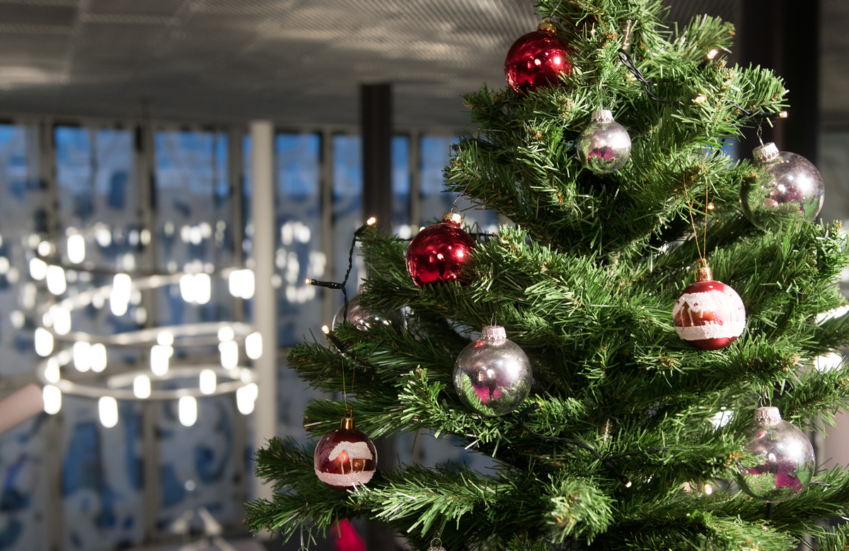Adventstimmung mit Weihnachtsbaum im IKMZ