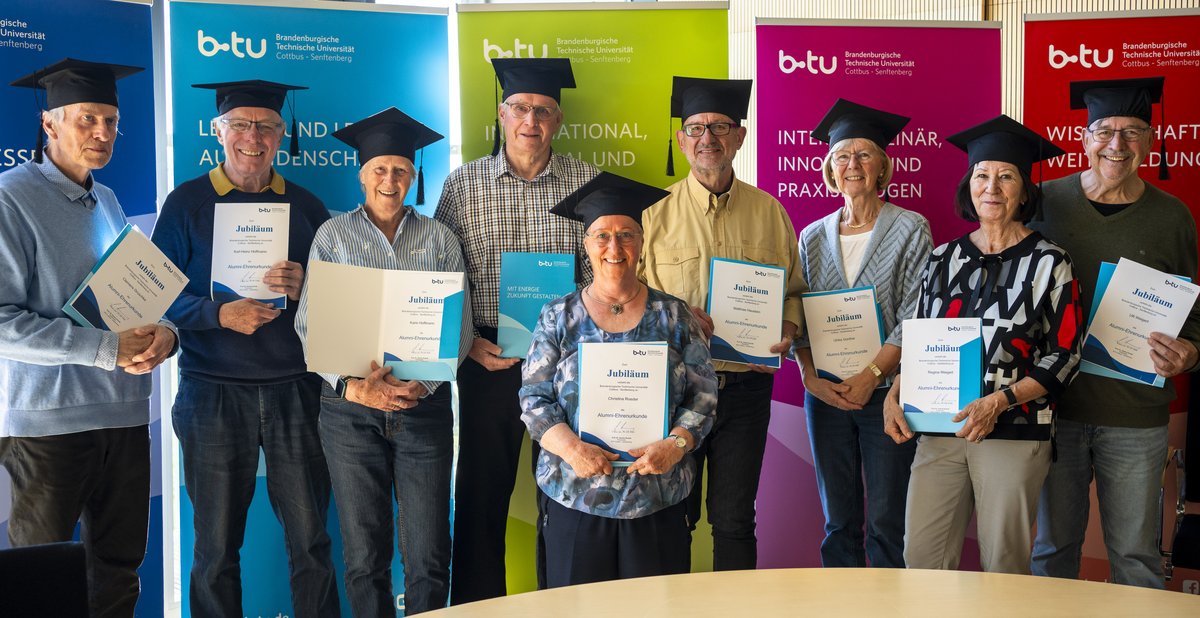 Gruppenbild der Ehren-Alumni