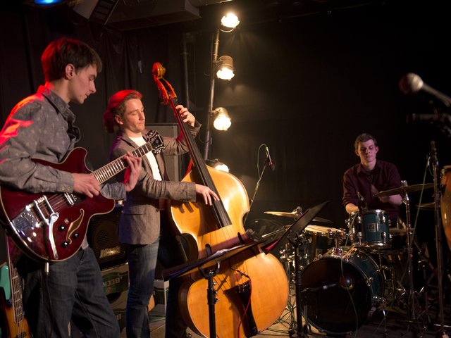 Studierende der Instrumental- und Gesangspädagogik beim Semesterabschlusskonzert