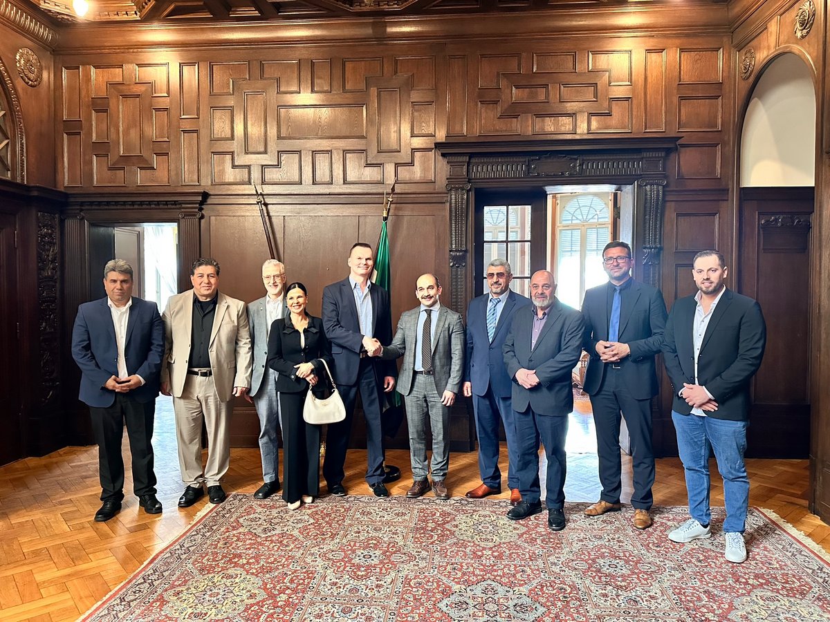 Gruppenfoto: Besuch des DAH – Vorstandes bei S. E. Dr. Abdulkareem Kwanda, Botschafter der Syrischen Arabischen Republik.