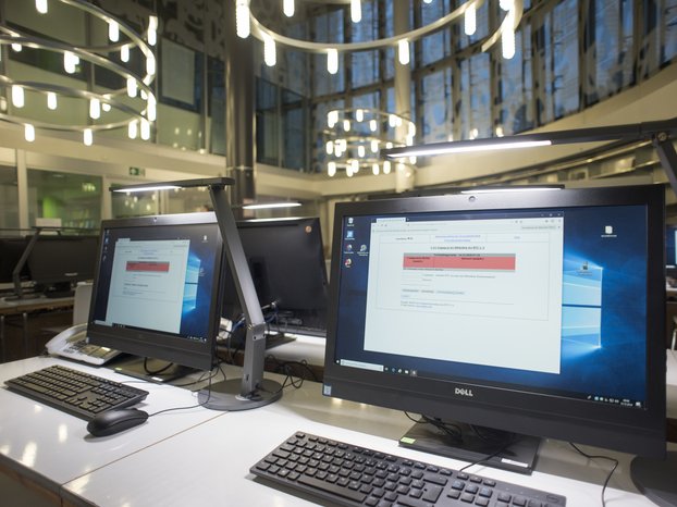 Computer Zwei Computer nebeneinander