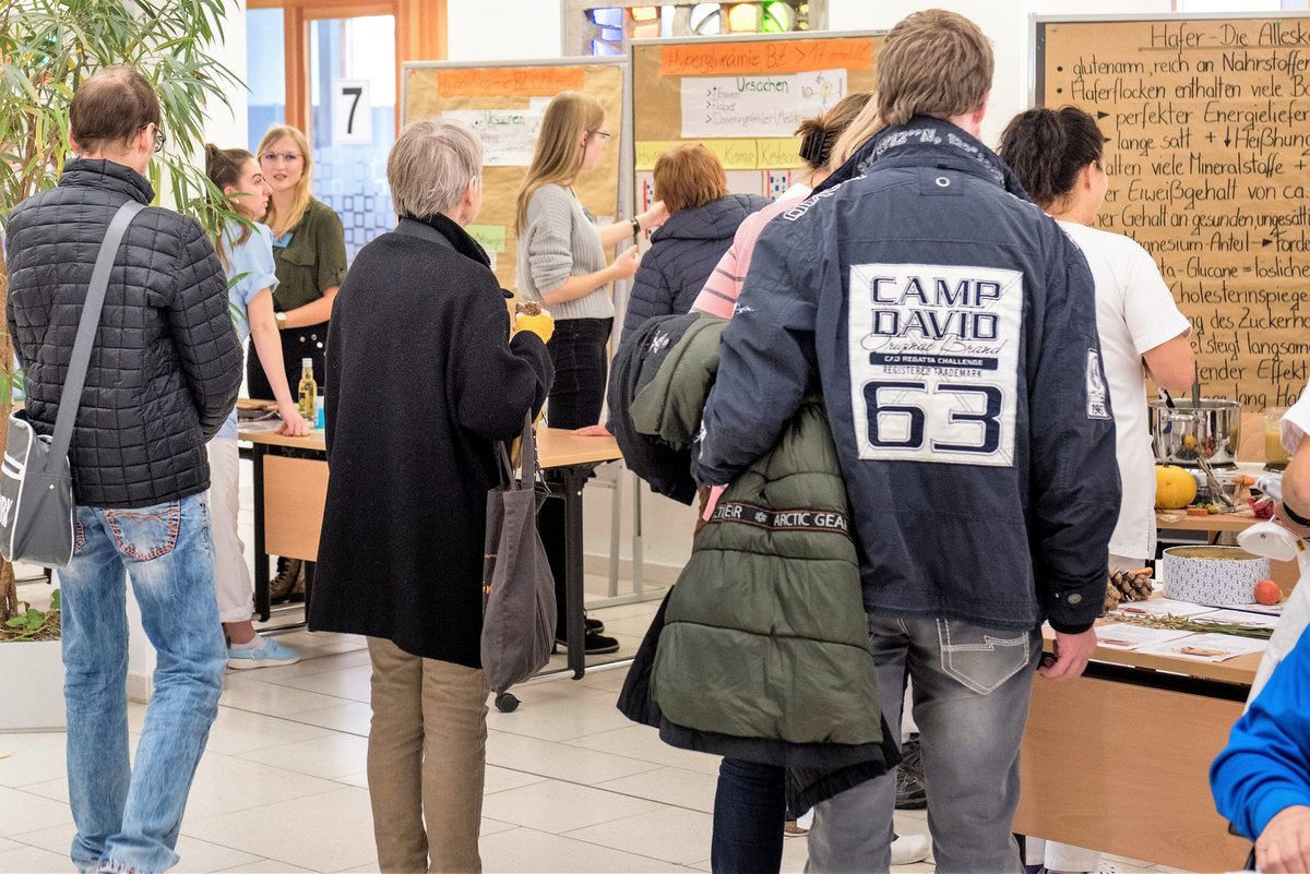 Weitere Impressionen vom Markt der Möglichkeiten mit seinen Ständen..