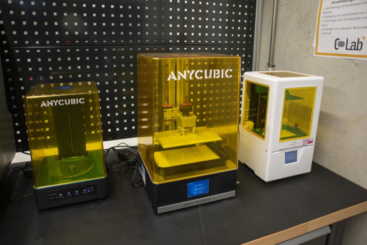 Das Foto zeigt einen 3D-Drucker.