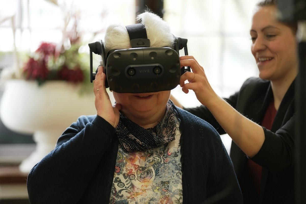 Elderly lady with VR glasses