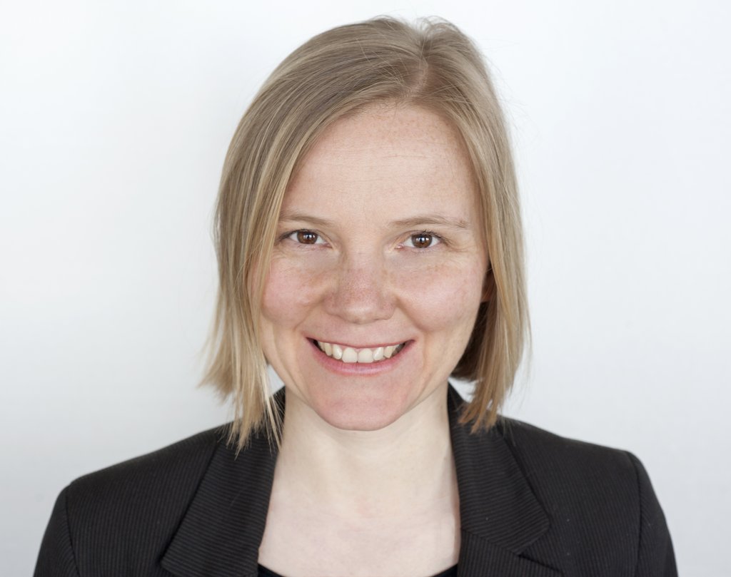 Dr.Antje Matern Dr. Antje Matern vertrat als Vertretungsprofessorin von April 2015 bis April 2019 das Fachgebiet für Regionalplanung an der BTU Cottbus-Senftenberg. Zuvor arbeitete sie als Post-Doc im Bereich Raum- und Infrastrukturplanung in der Stadtforschung der TU Darmstadt und untersuchte Schnittstellen der technischen Infrastrukturen.