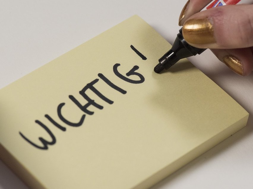 Post-It mit dem Text Wichtig