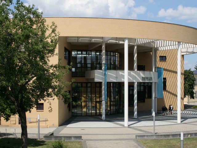 Blick auf das Konrad-Zuse-Medienzentrum.