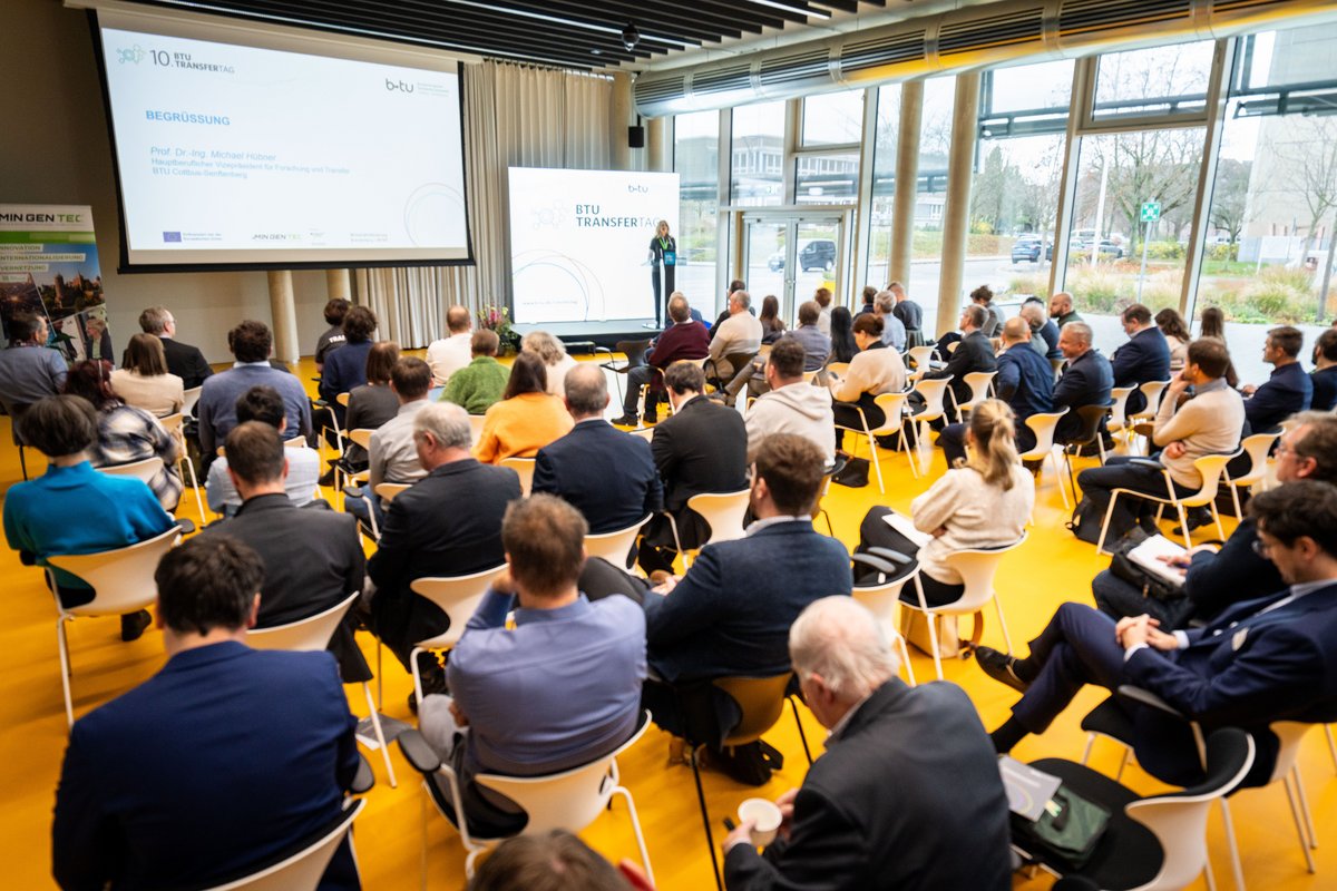 Interessierte Zuhörer während der Vorträge