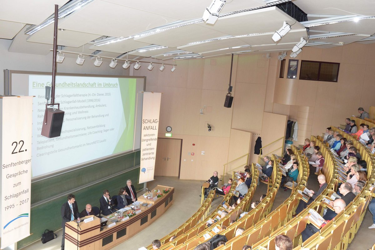 6. Lausitzer Schlaganfalltag vom 11. März 2017, Blick in den große Hörsaal im Konrad-Zuse-Medienzentrum mit den Teilnehmenden.