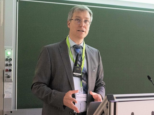 Porträtfoto von Prof. Dr. Armin Fügenschuh.