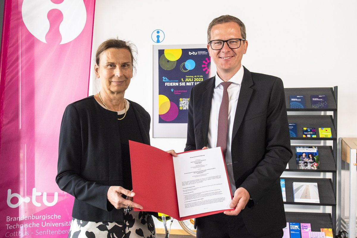 The representatives of the partner institutions with the signed contract in their hands.