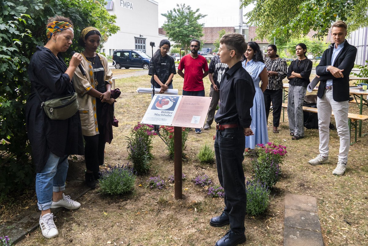 Der FrauenOrt für Bililee Ajiamé Machbuba wird ist eine Info-Tafel gekennzeichnet. (Foto: BTU, Ralf Schuster)