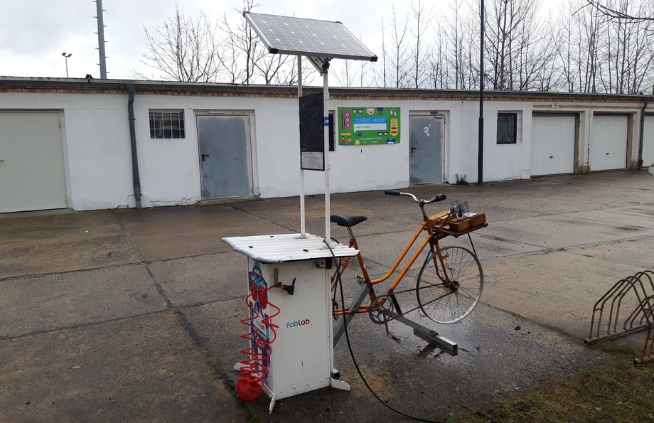 solarbetriebene Fahrradpumpstation des FabLab Cottbus e.V. 